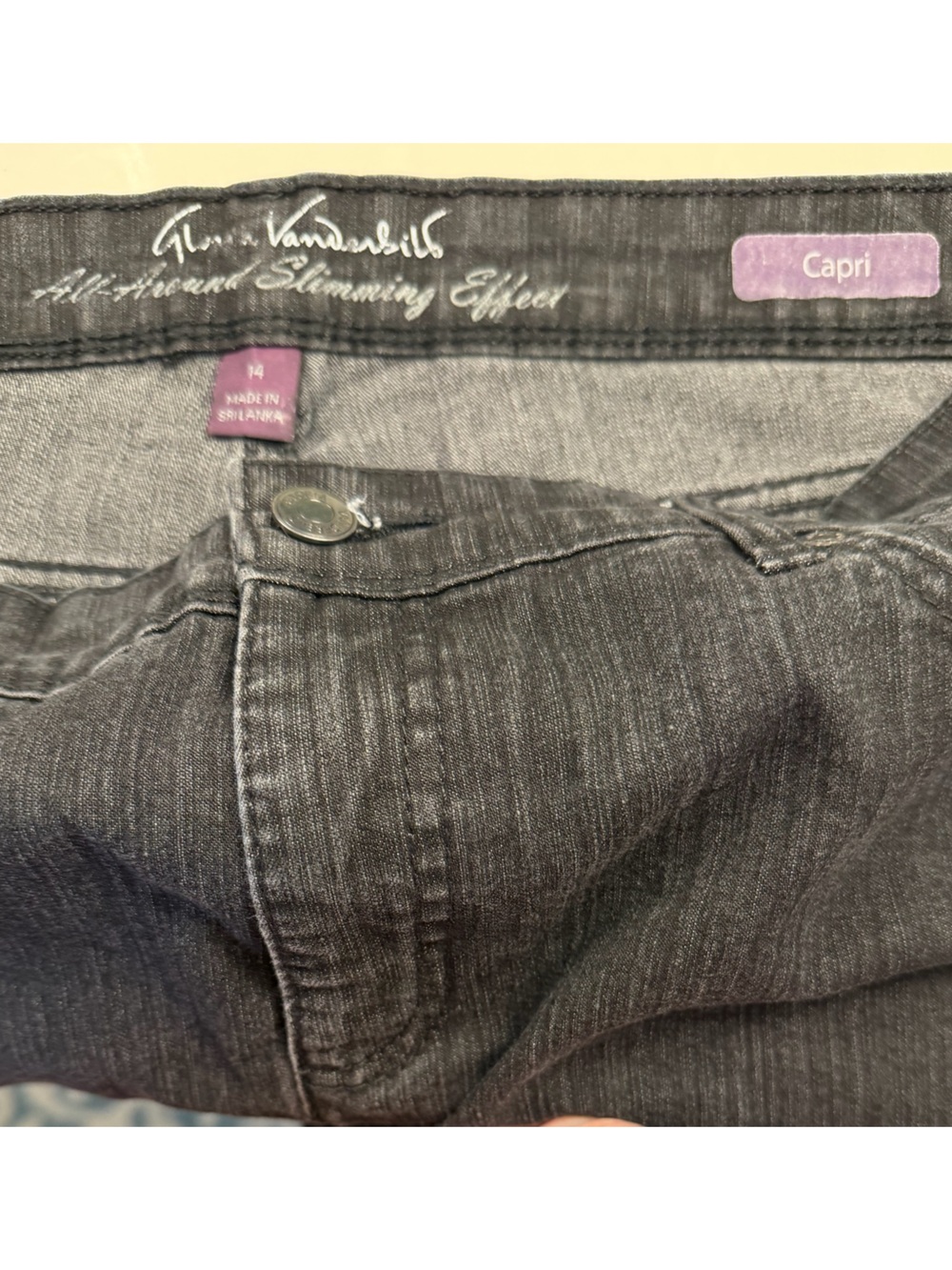 Gloria Vanderbilt Black embellished capri jeans Sz 14 - Picture 4 of 7